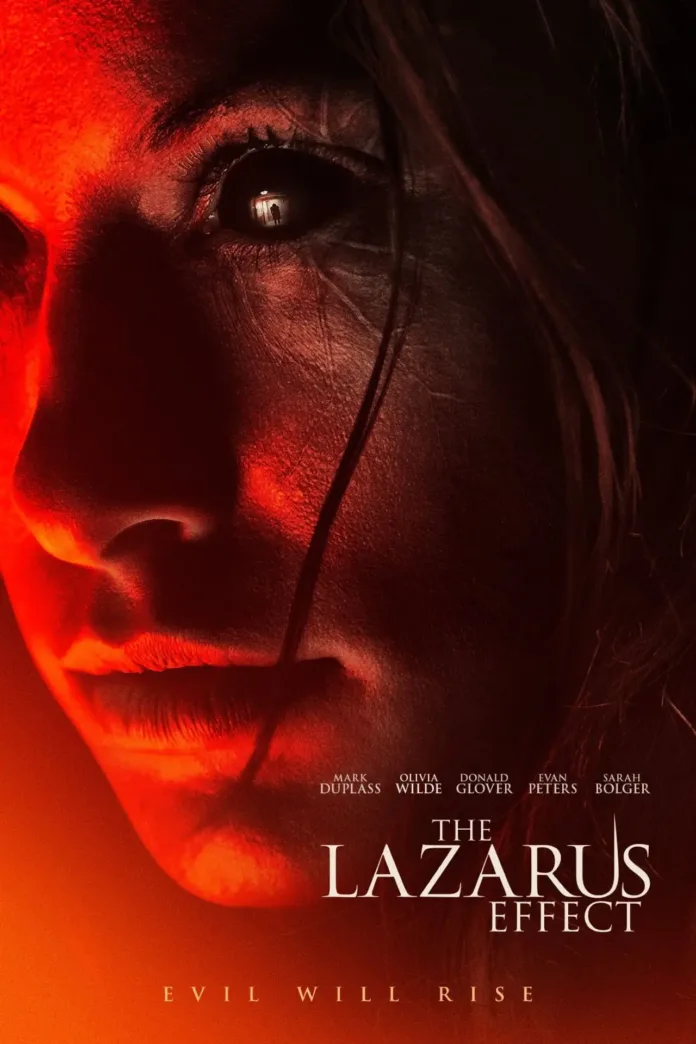 Αφίσα της ταινίας τρόμου The Lazarus Effect με τη βασική πρωταγωνίστρια.