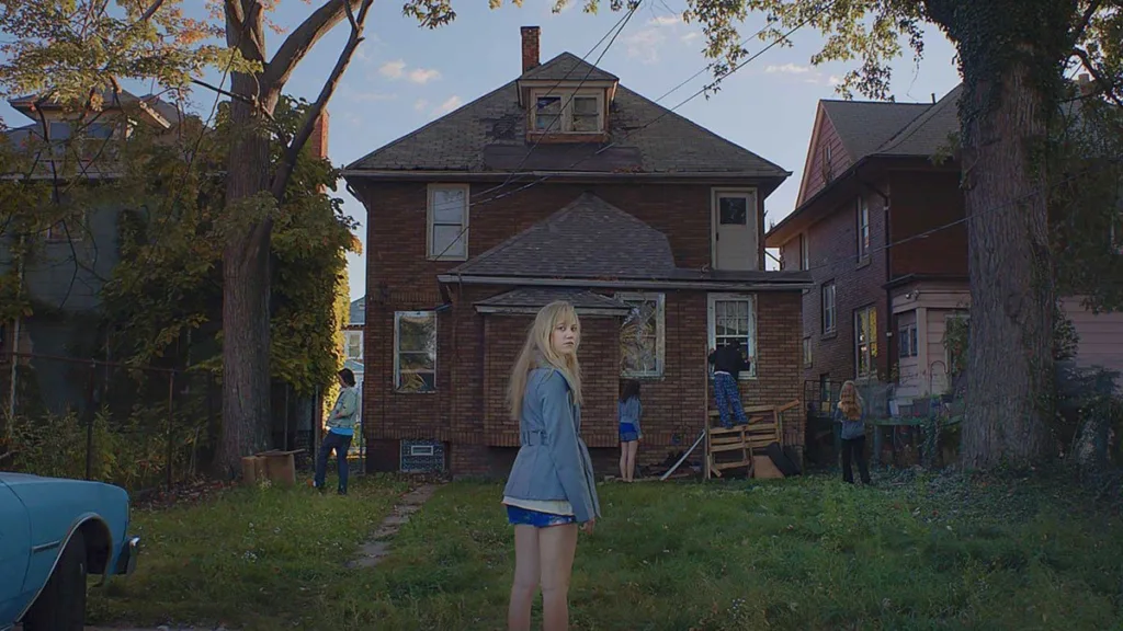 it follows maika monroe