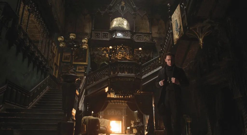 tom hiddleston crimson