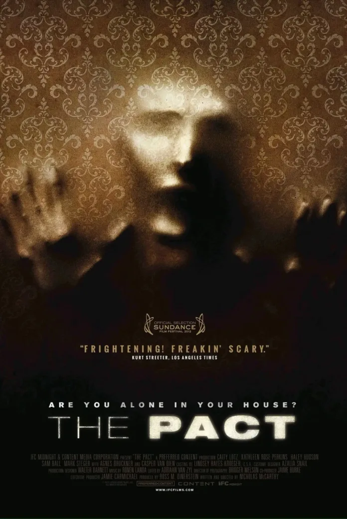 Αφίσα της ταινίας τρόμου The Pact με σκοτεινή ατμόσφαιρα.