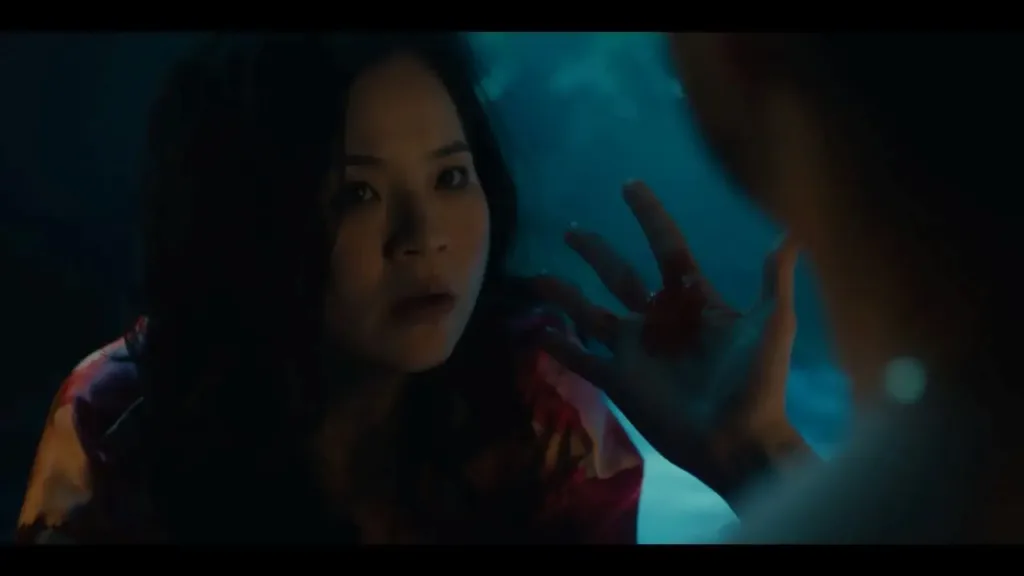 Η Kelly Marie Tran Εναντίον Παρασιτικού Δαίμονα στο Control Freak still 2